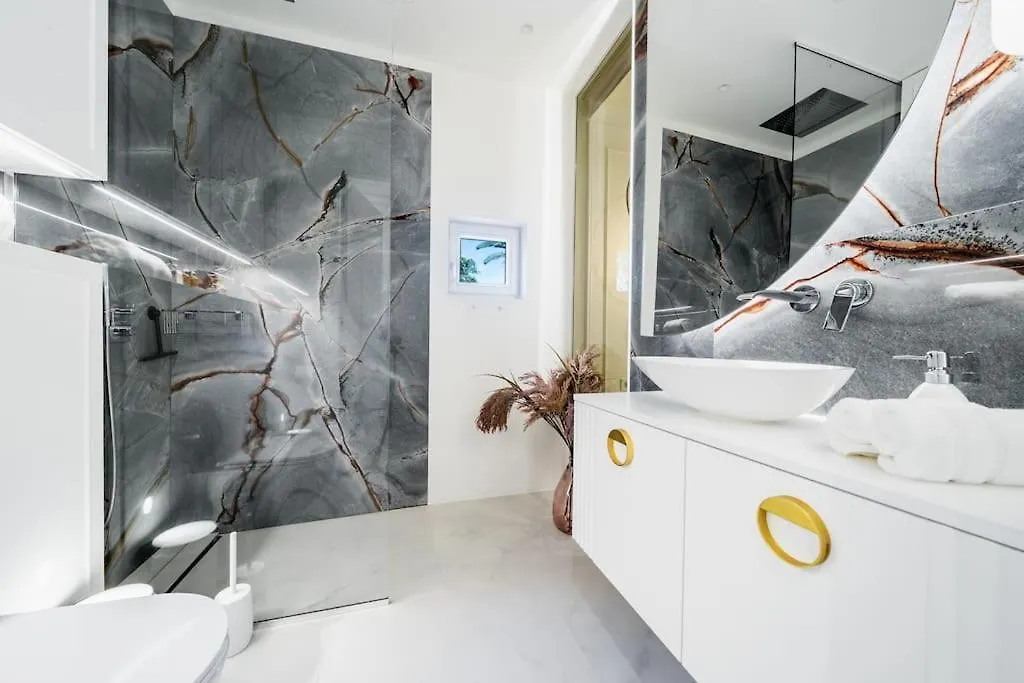 Luxury Apartment In Puerto Banus La Alcazaba Marbella